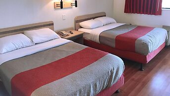 Super 6 Inn & Suites Baton Rouge