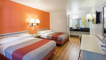 Super 6 Inn & Suites Baton Rouge