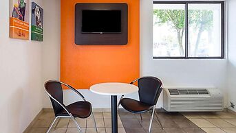 Super 6 Inn & Suites Baton Rouge