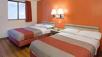 Super 6 Inn & Suites Baton Rouge