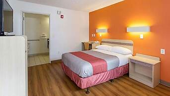 Super 6 Inn & Suites Baton Rouge