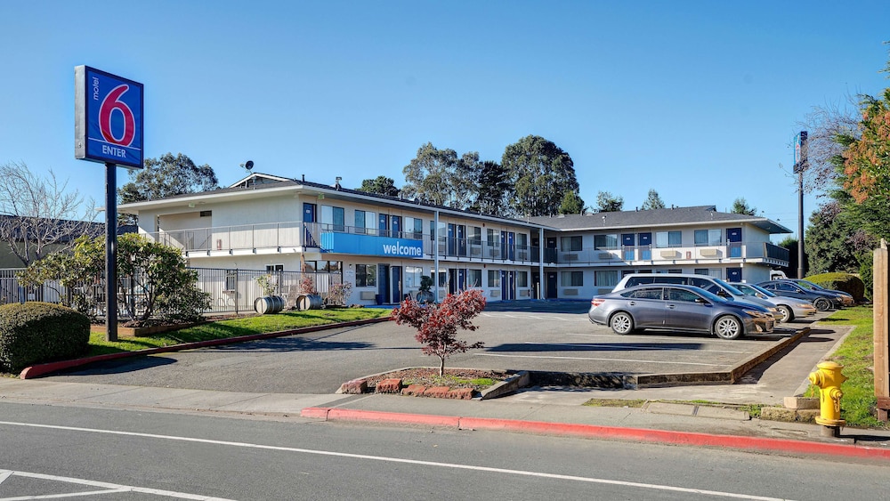 Motel 6 Arcata, CA - Cal Poly Humboldt