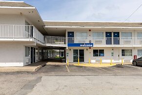 Motel 6 Lufkin, TX
