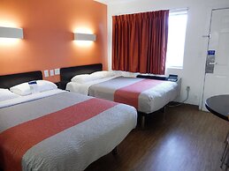Motel 6 Clute, TX