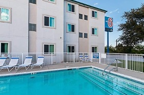 Motel 6 Weatherford, TX