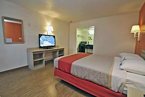 Motel 6 Sallisaw, OK