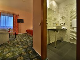 Ramada by Wyndham Airport Prague
