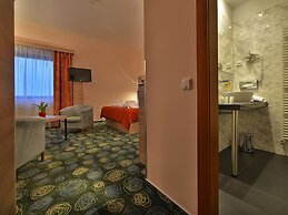 Ramada by Wyndham Airport Prague