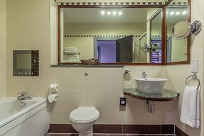 Crowne Plaza Dublin Airport by IHG