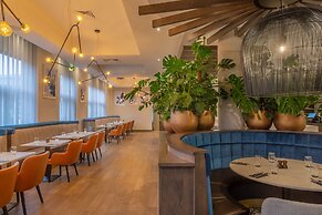 Crowne Plaza Dublin Airport by IHG