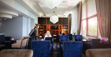 Crowne Plaza Dublin Airport by IHG