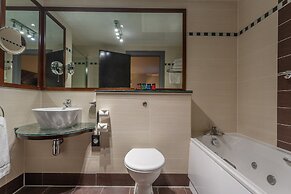 Crowne Plaza Dublin Airport by IHG