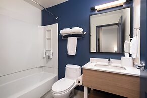 Spark by Hilton Springfield Eugene