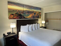Days Inn & Suites by Wyndham Laredo