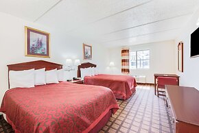 Days Inn & Suites by Wyndham Laredo