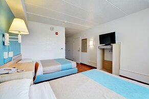 Motel 6 Newport, RI