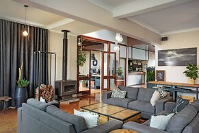 Mandala Ace Albany Hotel