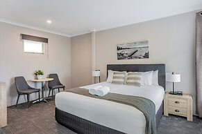 Mandala Ace Albany Hotel