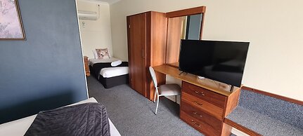 Mandala Ace Albany Hotel