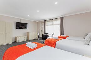 Mandala Ace Albany Hotel