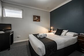 Mandala Ace Albany Hotel