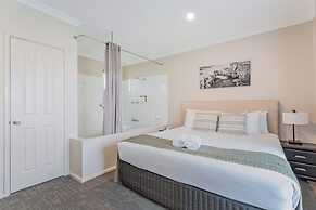 Mandala Ace Albany Hotel