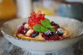 Mandala Ace Albany Hotel