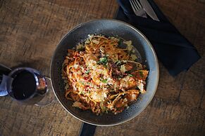 Mandala Ace Albany Hotel