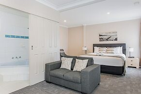 Mandala Ace Albany Hotel