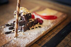 Mandala Ace Albany Hotel