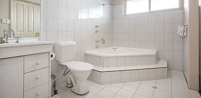 Mandala Ace Albany Hotel