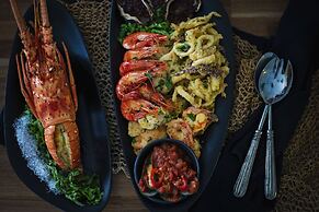 Mandala Ace Albany Hotel