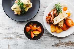 Mandala Ace Albany Hotel