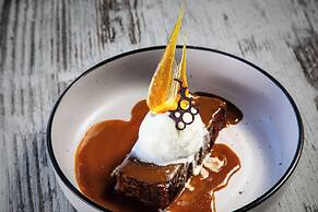 Mandala Ace Albany Hotel