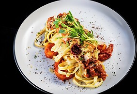 Mandala Ace Albany Hotel