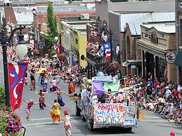 Treasure Mountain Inn