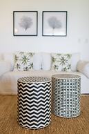 Motu Beachfront Art Villas