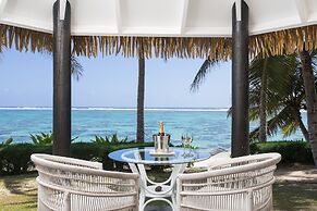 Motu Beachfront Art Villas