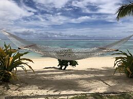 Motu Beachfront Art Villas