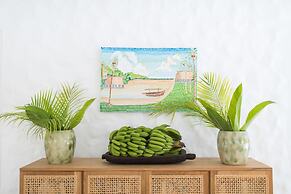 Motu Beachfront Art Villas