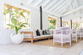 Motu Beachfront Art Villas