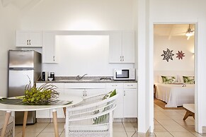 Motu Beachfront Art Villas