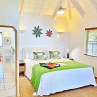 Motu Beachfront Art Villas