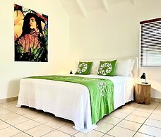 Motu Beachfront Art Villas