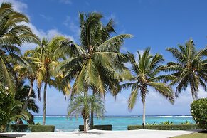 Motu Beachfront Art Villas