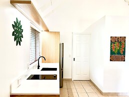 Motu Beachfront Art Villas