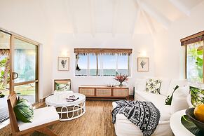 Motu Beachfront Art Villas