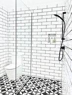 Motu Beachfront Art Villas