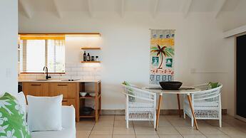 Motu Beachfront Art Villas