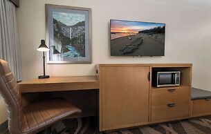 Prestige Hudson Bay Lodge & Conference Centre, WorldHotels Crafted Col